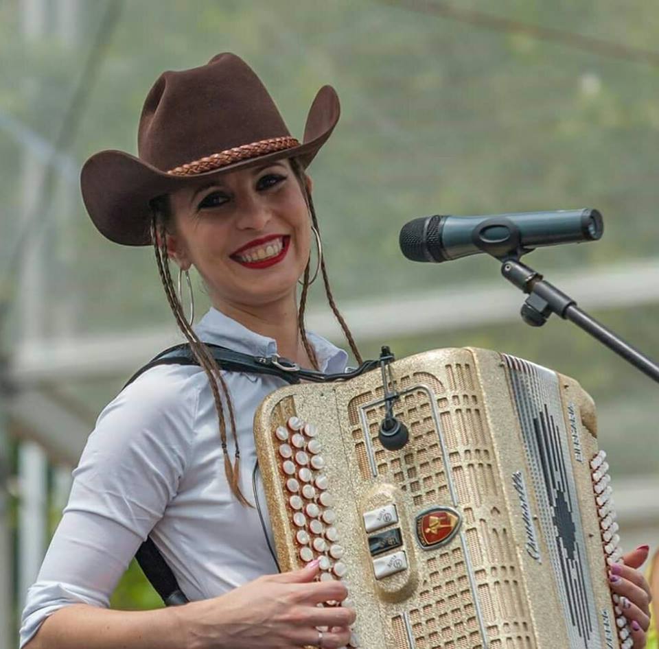 Artista Quina Barreiros, Cantora Quina Barreiros, Contactos, Espectaculos, Quina Barreiros, Kina Barreiros, Artistas, Bandas, Contactos para espectaculos