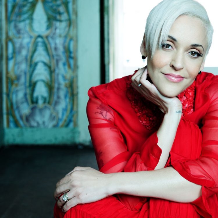 Mariza rabbit. Mariza певица. CD Mariza: mundo. Alma группа. Мариза Фадо песни.